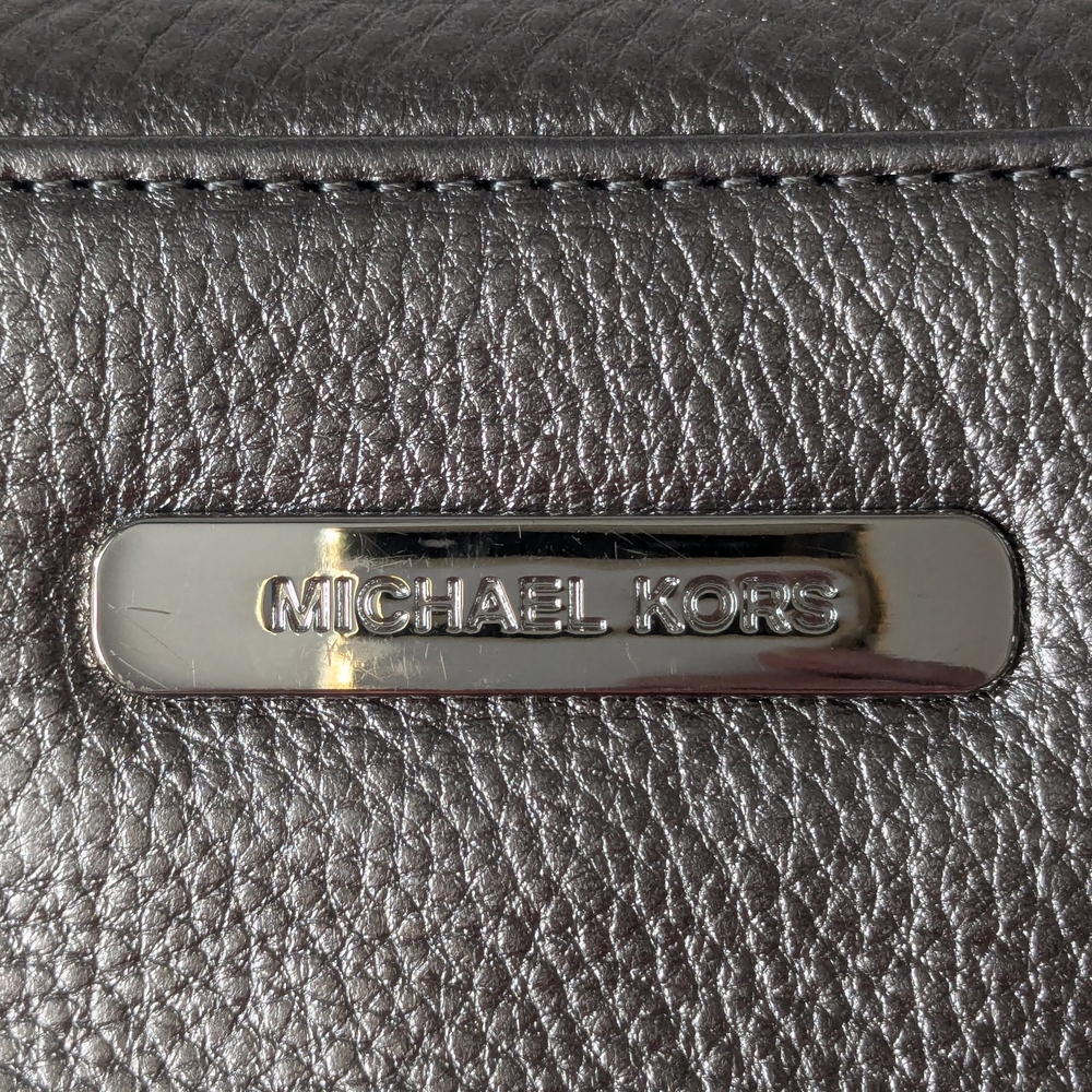 Michael Kors Metallic Gray / Silver Pebbled Leather Large Clutch Bag - Picture 6 of 9